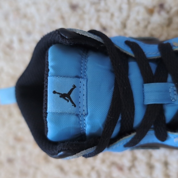 Jordan AJ 1 Mid Toddler Size 10c - Picture 10 of 12